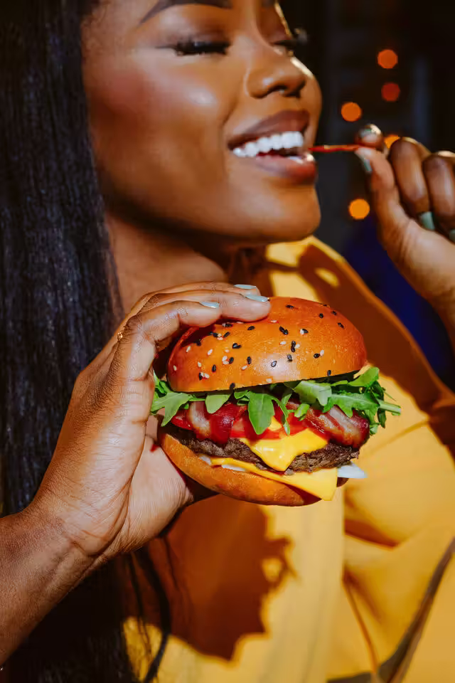 Burger Utilmate cheese&nbsp;&nbsp;&nbsp;&copy; Shaker Cuisine & Mixologie