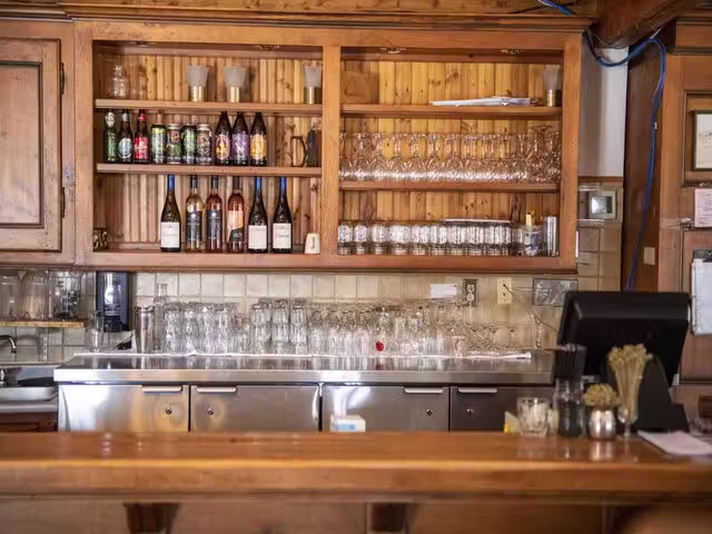 Bar&nbsp;&nbsp;&nbsp;&copy; Sébastien St-Jean