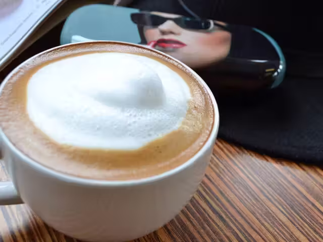 Latté&nbsp;&nbsp;&nbsp;&copy; Moca Loca