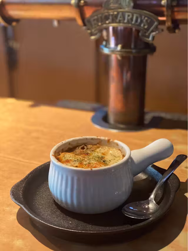 Soupe à l'oignon gratinée - produits locaux&nbsp;&nbsp;&nbsp;&copy; Hôtel 1212