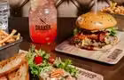 Burger et tartare saumon-chèvre&nbsp;&nbsp;&nbsp;&copy; Shaker Cuisine & Mixologie