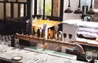 Vue du bar et de la table du chef&nbsp;&nbsp;&nbsp;&copy; Louise Taverne
