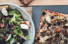 Pizza végétarienne de luxe et salade chèvre chaud&nbsp;&nbsp;&nbsp;&copy; La Piazzetta