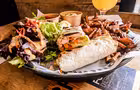 Sandwich, frites et salade&nbsp;&nbsp;&nbsp;&copy; La microbrasserie l'hermite