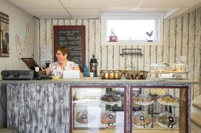 Grandma’s Bakery – Espace culinaire – Table de Grandma