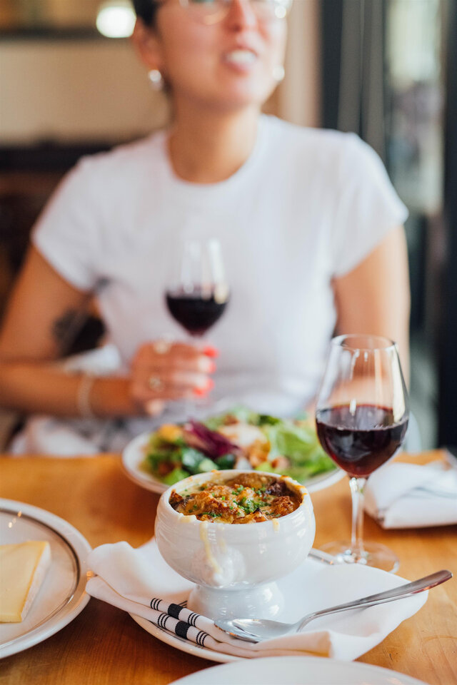 Le Bouchon par Bleu & Persillé - Soupe à l'oignon&nbsp;&nbsp;&nbsp;&copy; Two food photographers