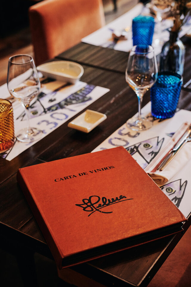 Helena - Menu des vins&nbsp;&nbsp;&nbsp;&copy; DAPH & NICO
