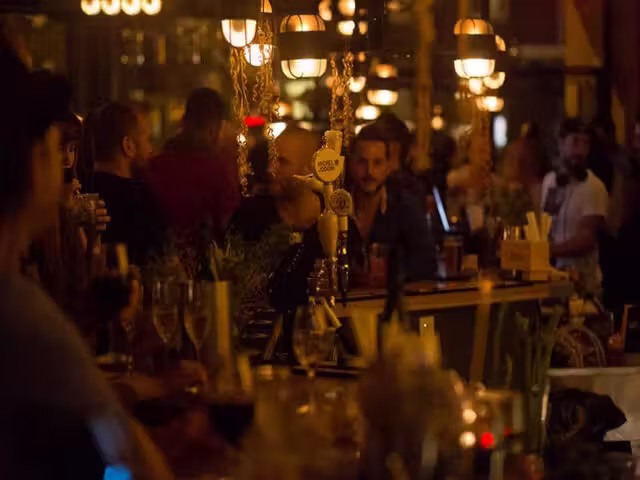 Bar&nbsp;&nbsp;&nbsp;&copy; B.Vermette