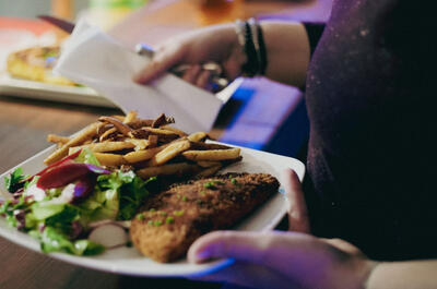 Double Menton et Saucisson