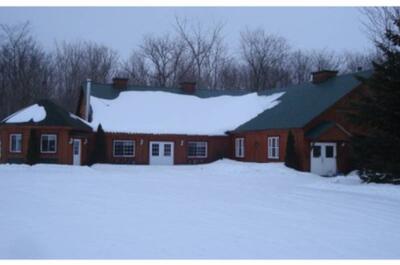 Cabane à sucre Au milieu des champs