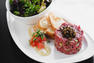 Tartare de boeuf Dijon et huile de truffe