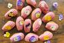 Les madeleines d'Emilie - Fleurs comestibles, chocolat ruby et coeur griotte&nbsp;&nbsp;&nbsp;&copy; Les madeleines d'Emilie