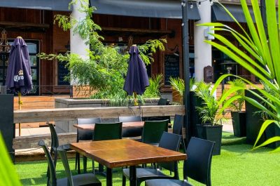 Le Jack Saloon Dix30 ouvre sa nouvelle terrasse aux allures de Garden Party